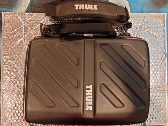 THULE HARD SHELL LAPTOP CASE