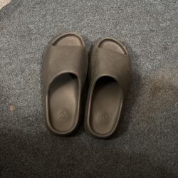 yeezy slides