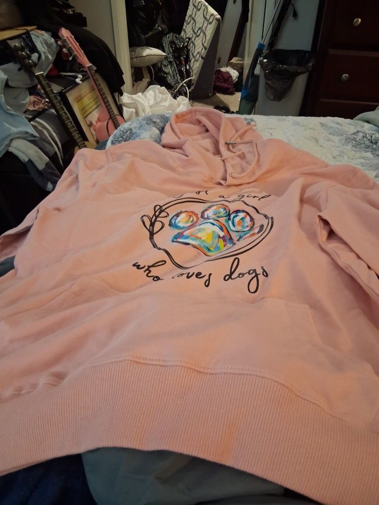 HOODED SWEATSHIRT