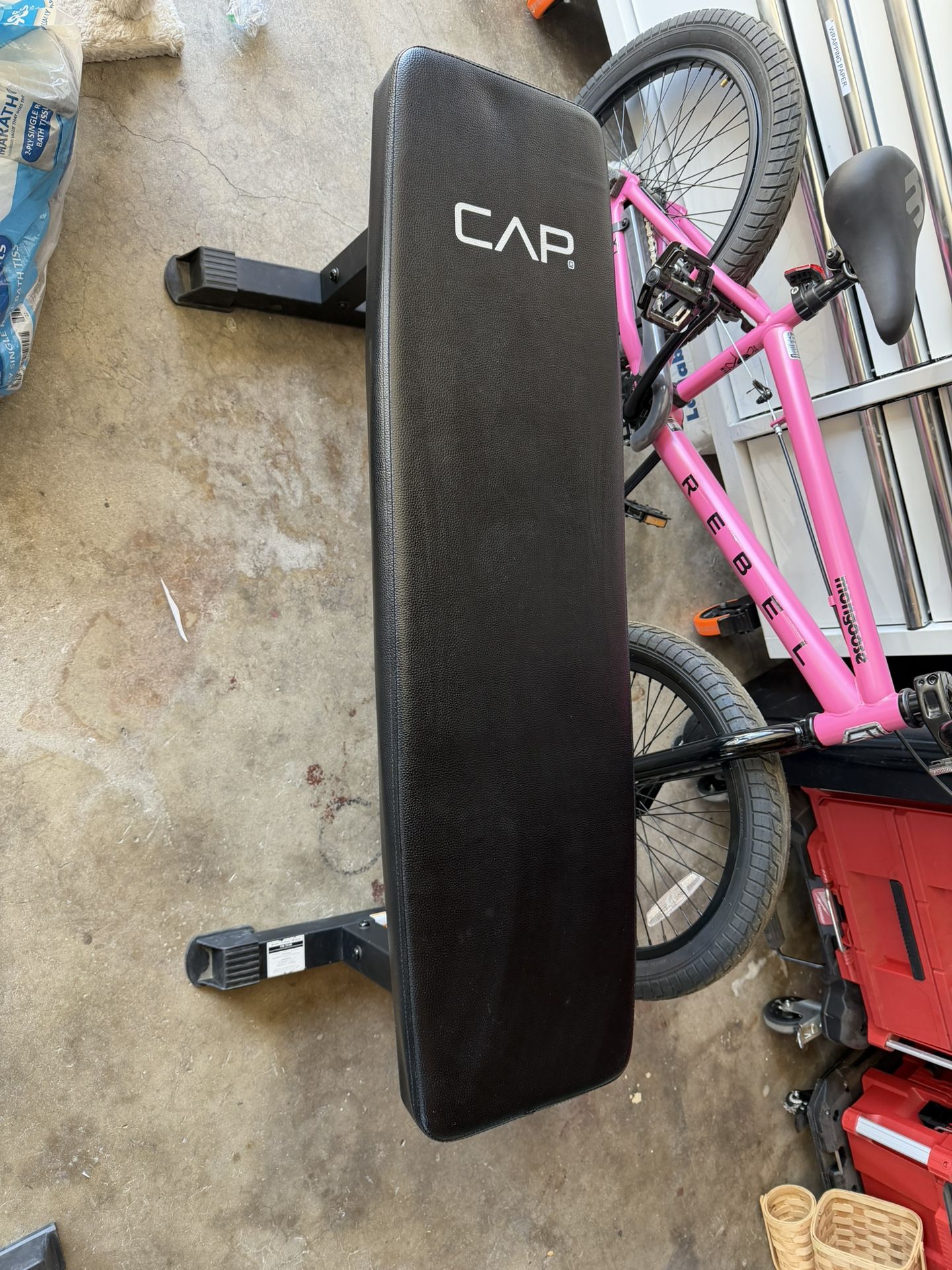 Cap Flat Bench