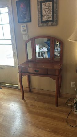 Wood Vanity Table with Tri-Fold Mirror