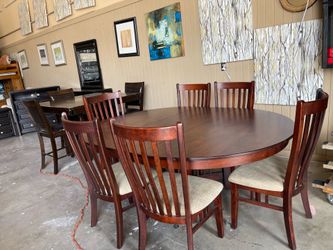 Dinnig table 6 chairs