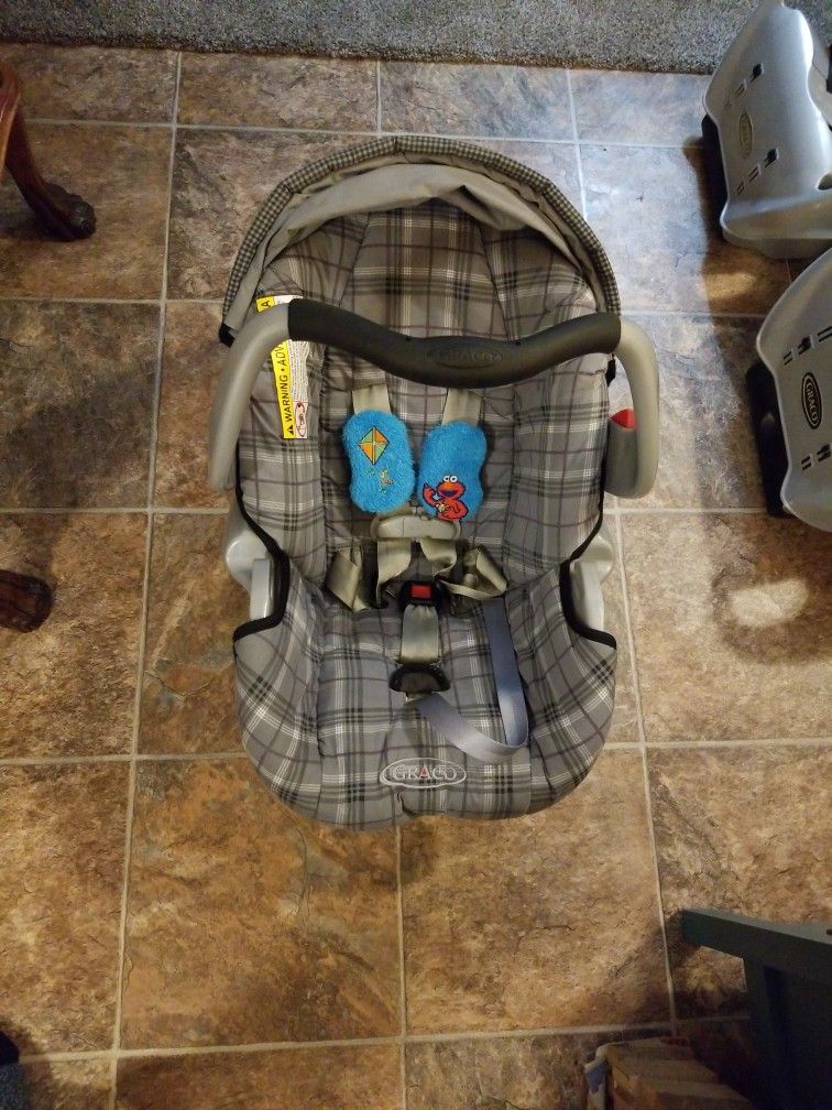 Infant Car Seat With 2 Bases (Make Offer)