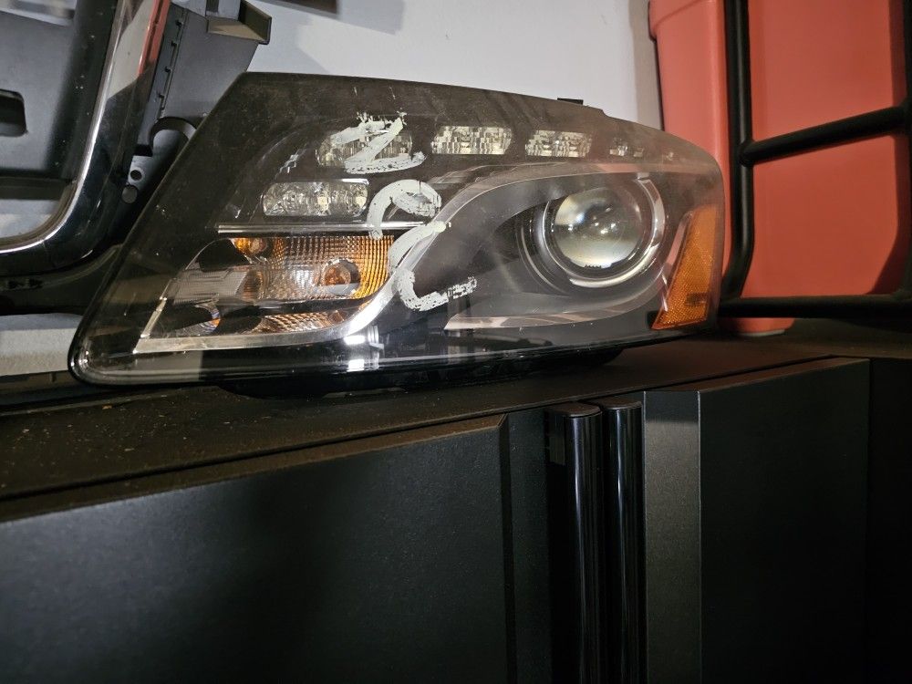 2011 Audi Q5 Left Driver Side XENON HID Headlight OEM