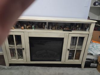 Fireplace changes colors have remote really huge an nice very good condion had only for 3 years