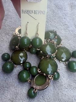 Gold tone green necklace