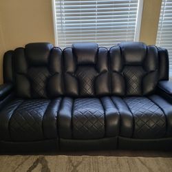 Panther Black Leather Dual Power Reclining Sofa for Sale in Pahrump NV OfferUp