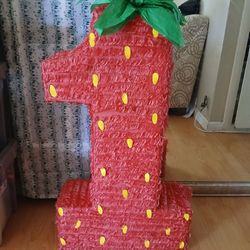 Pin̈ata Strawberry Shortcake  #1