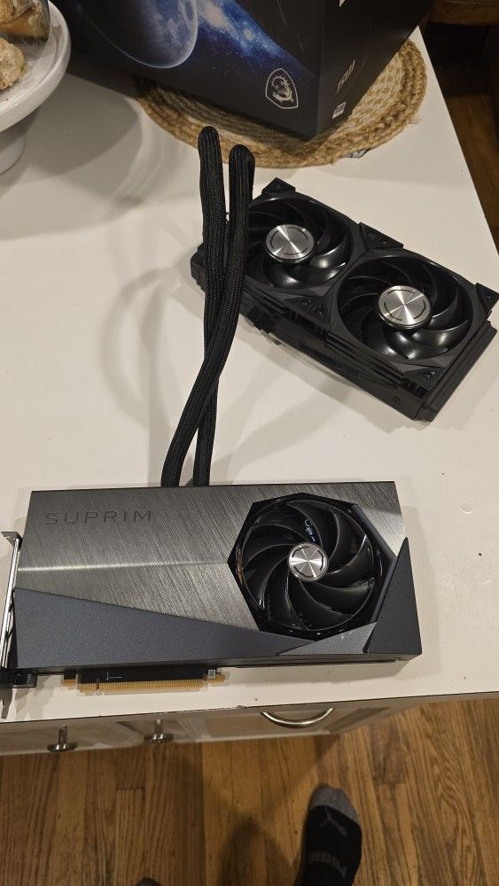 MSI 4090 Liquid SUPRIM