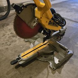 Dewalt Saw 