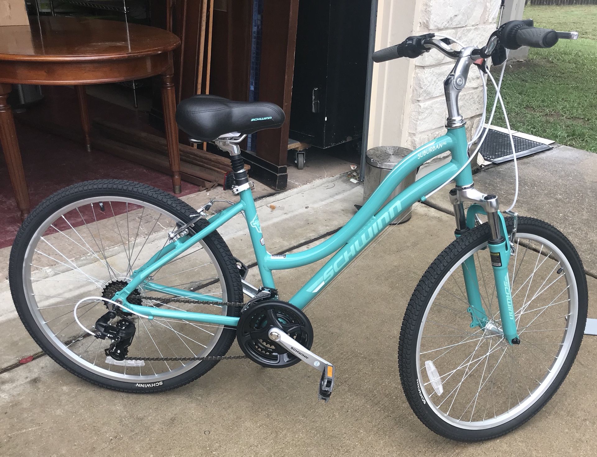 NEW without Tags Schwinn Women's Suburban AL 26" 21-Speed Comfort Bike
