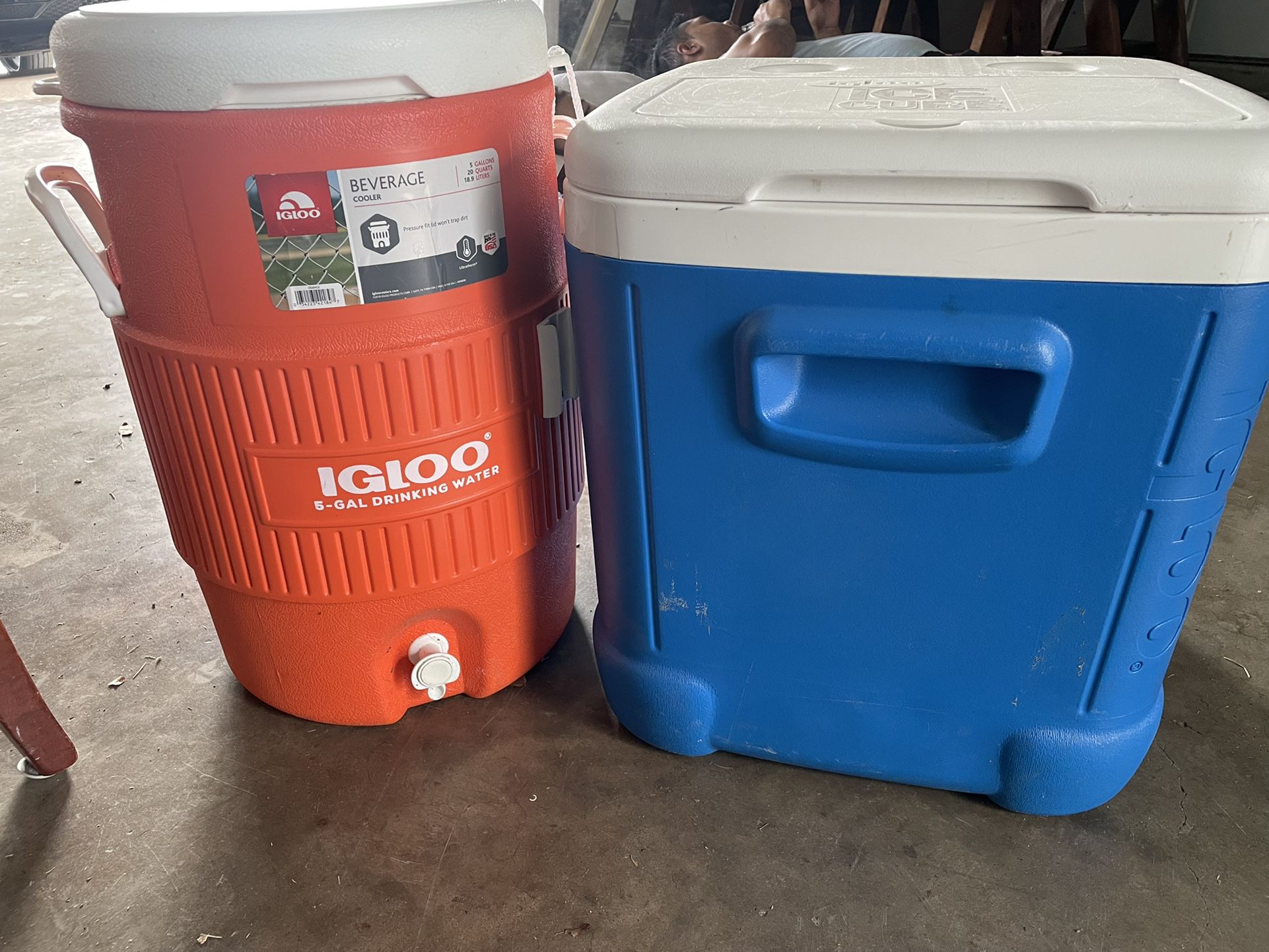 IGLOO COOLER  Both For 40