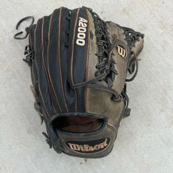 Baseball Glove Wilson A2000 Size 12.75