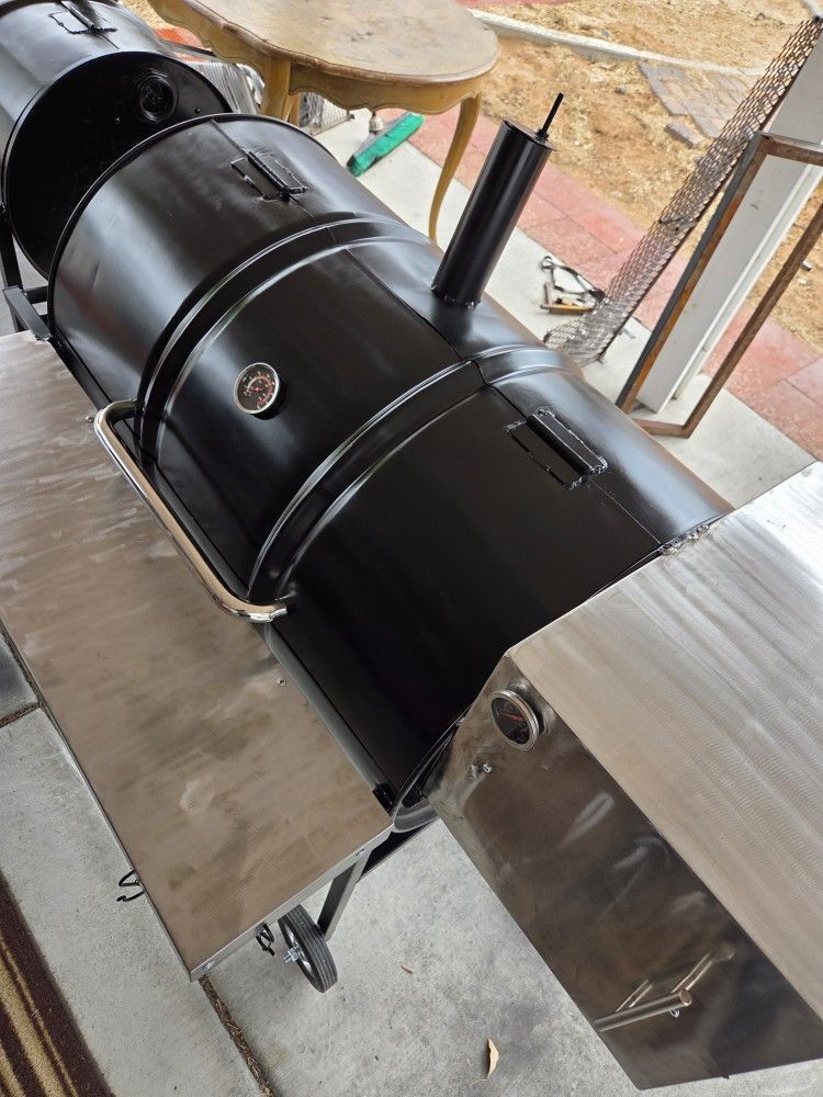 Bbq Grill / Smoker