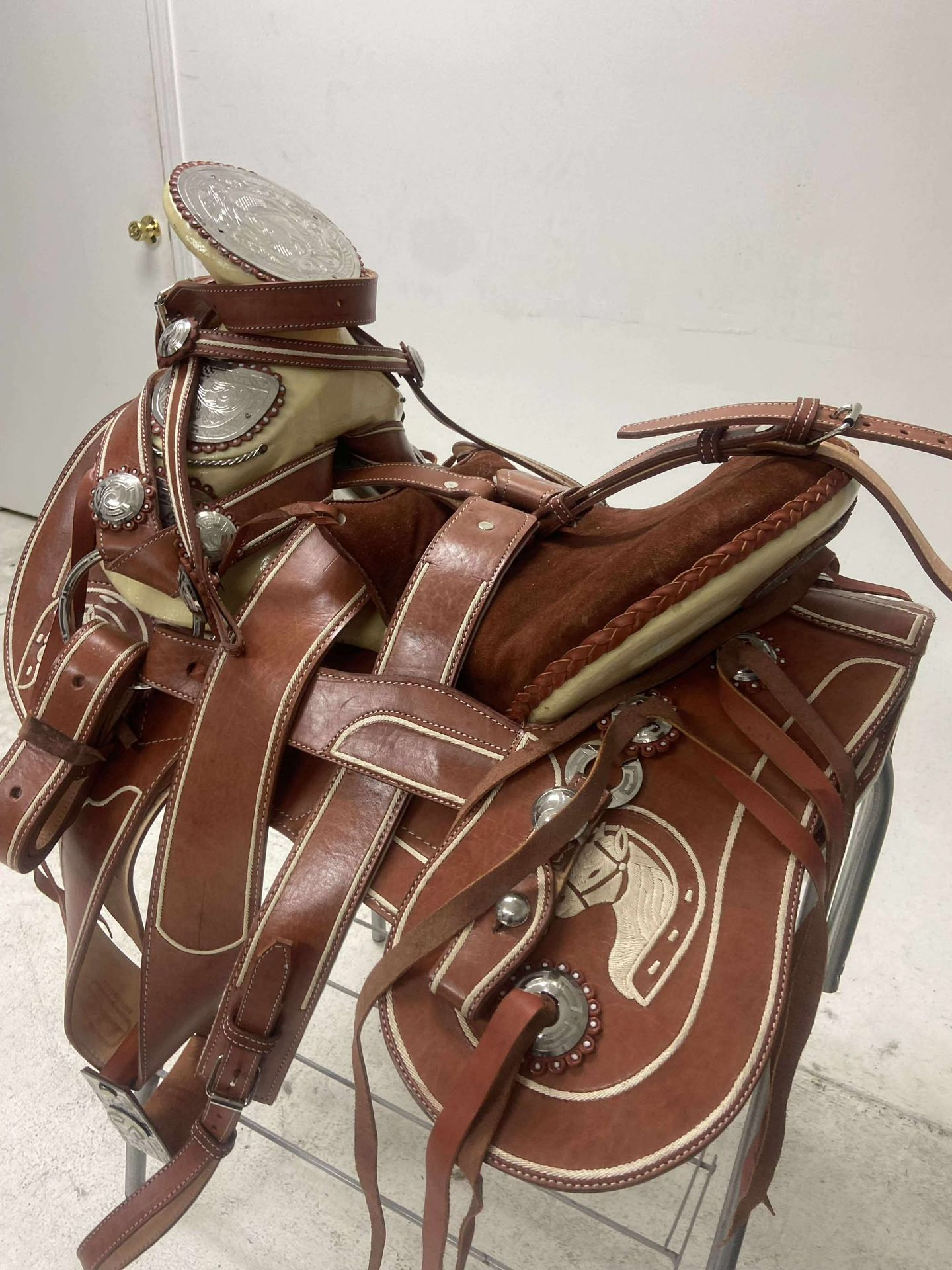 Nueva montura charra Pitiada original con Herrage y medio fuste plateado