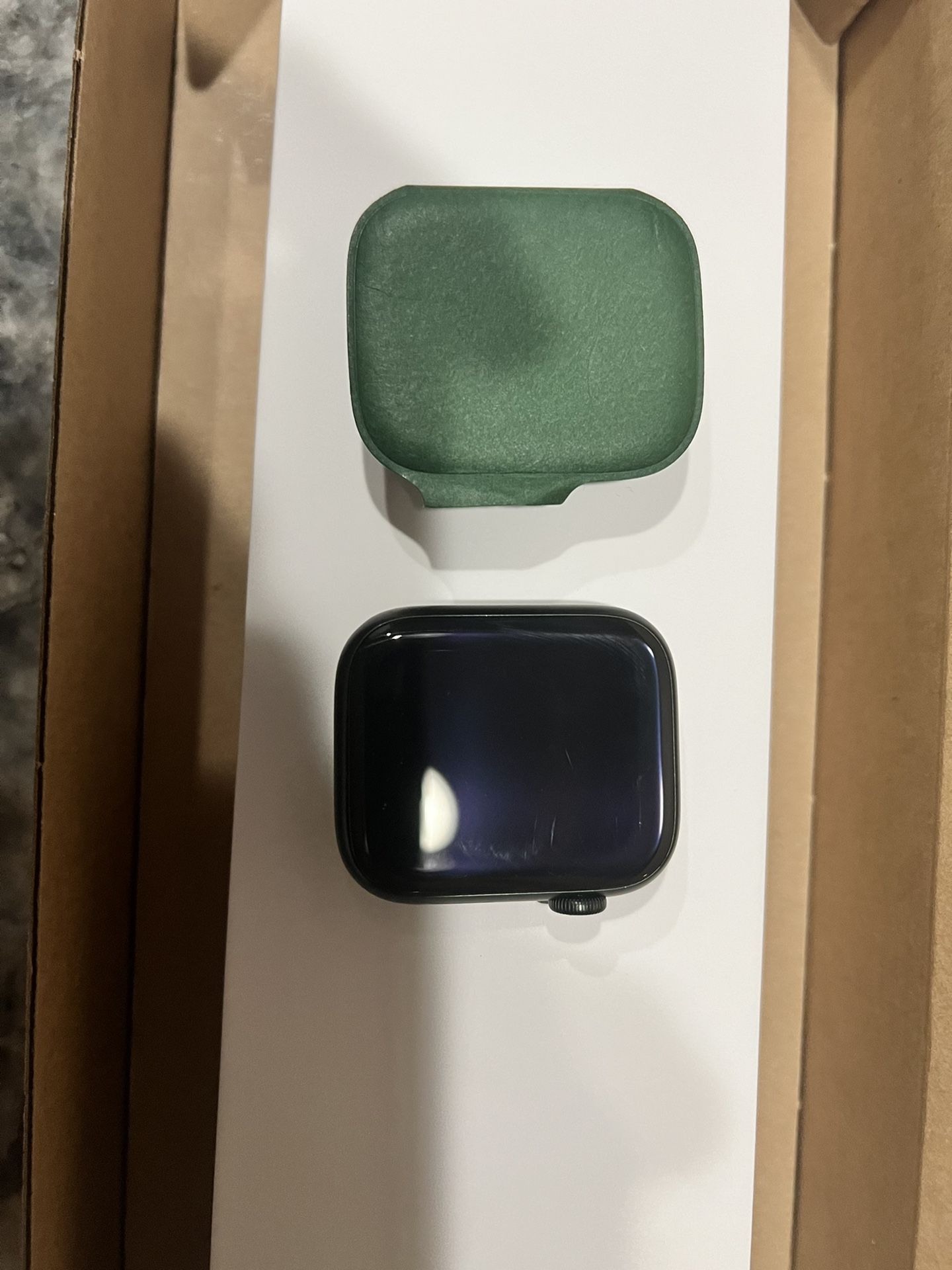 Apple Watch Series 7 GPS + Cellular, 45mm Green Aluminium Case with Midnight Leather Link - M/L