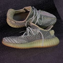 Yeezy 350 Glow 