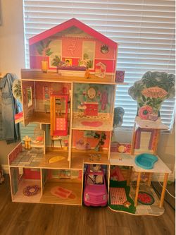 Barbie-like dream house by Koala Kraft