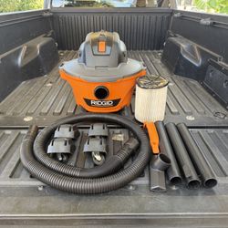 RIDGID 6 Gal. 3.5 Peak HP NXT Shop Vacuum Wet Dry Vac with Filter, Hose & Attachments