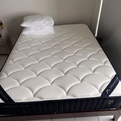 Like-New DreamCloud Hybrid Queen Mattress + Wood Frame