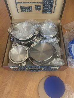 Brand new Royal set of dishes