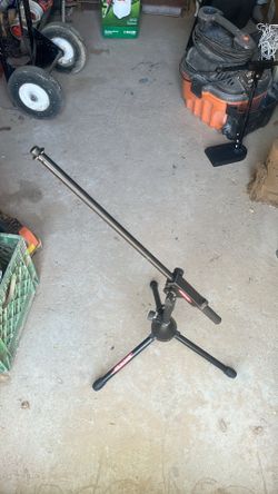 2 microphone stands