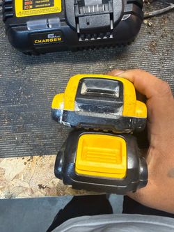 Dewalt batteries 20vmax 2AH