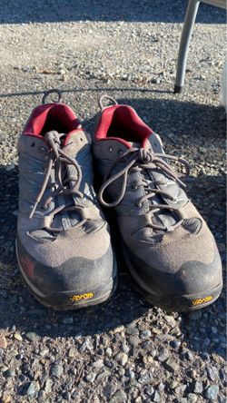 Men’s North Face Hiking shores