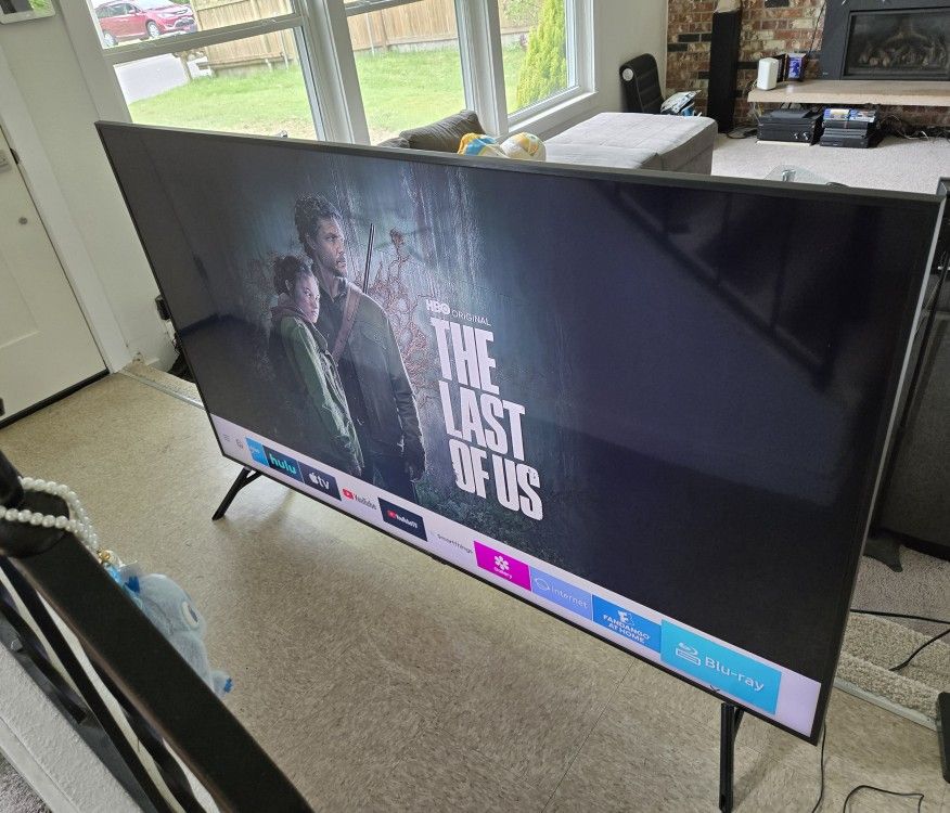 Samsung 82" 4K TV QN82Q6DRAF SmarTV