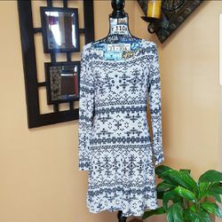 BLACK AND WHITE PATTERNED LONG SLEEVE DRESS