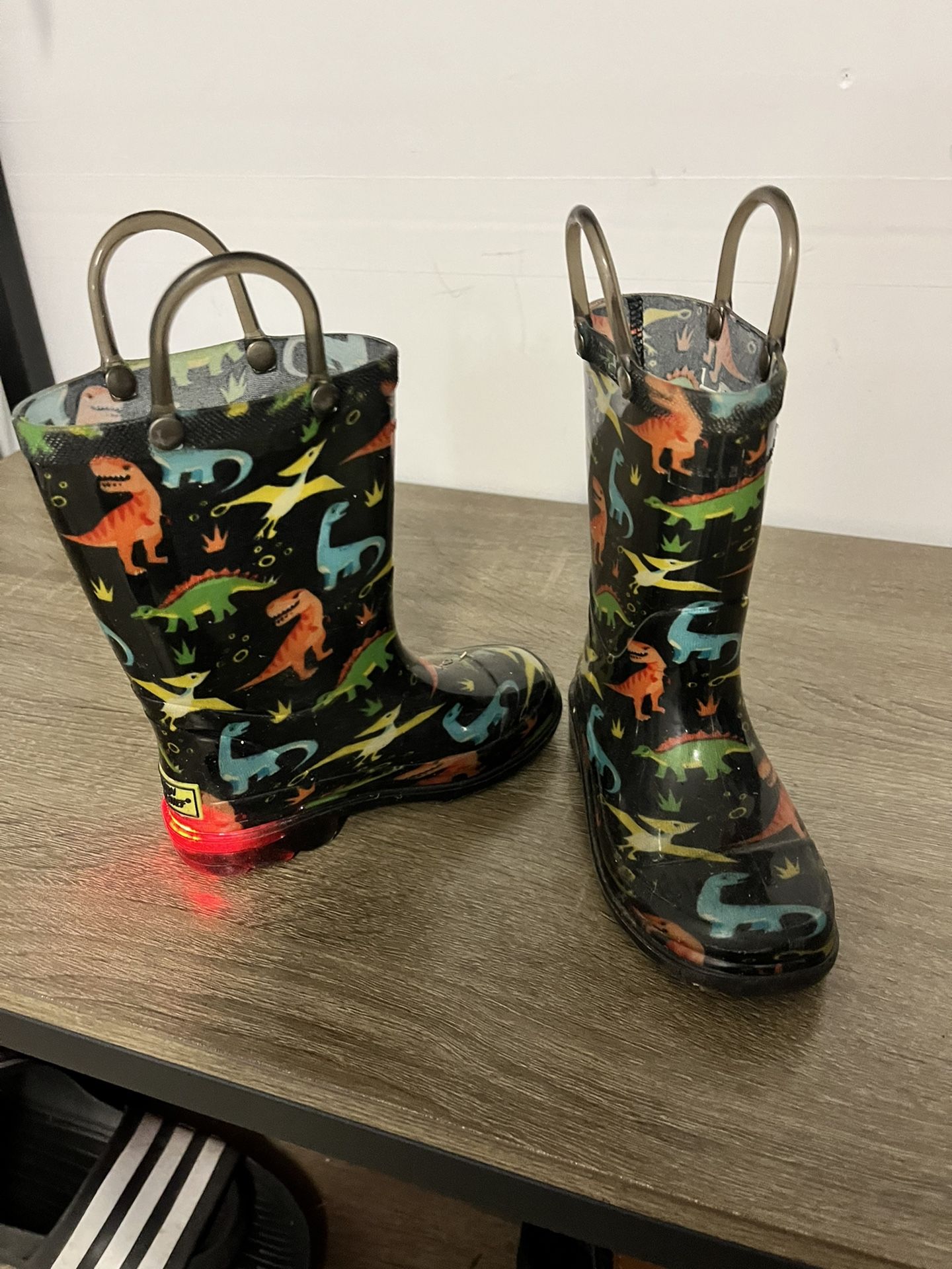 Toddler Rain Boots Size 9 for Sale in Fresno, CA OfferUp