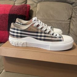 Burberry Shoes 