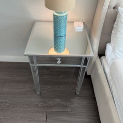 2 Mirrored nightstands