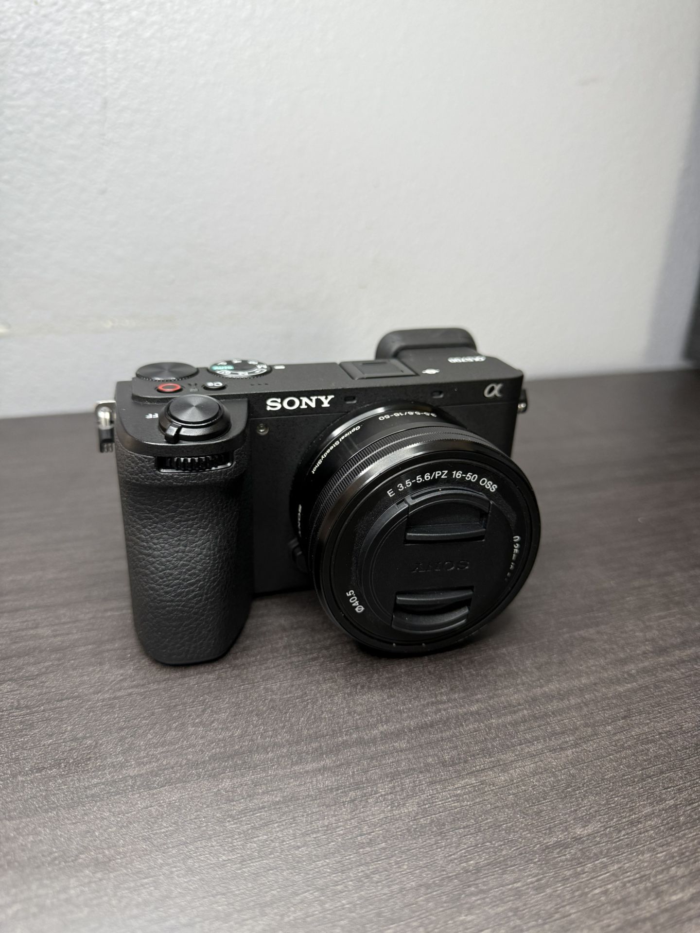 Sony A6700 With Kit Lens