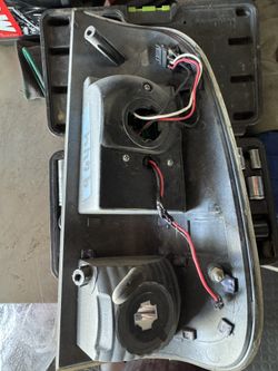 2006 Ford F250 Oxford White Paint Matched Tail Lights