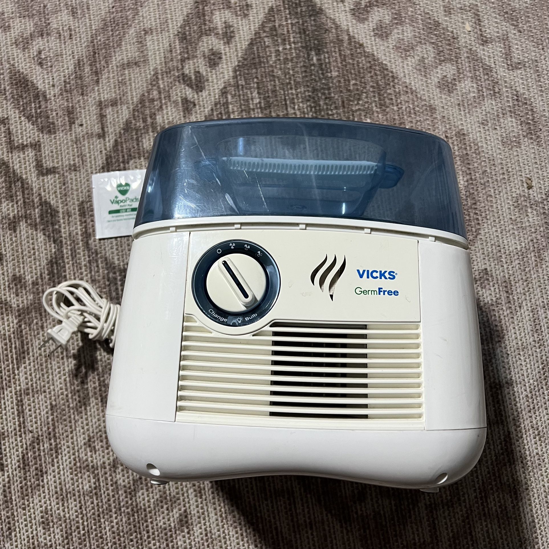 Vicks Cool Moisture Humidifier with UV Technology
