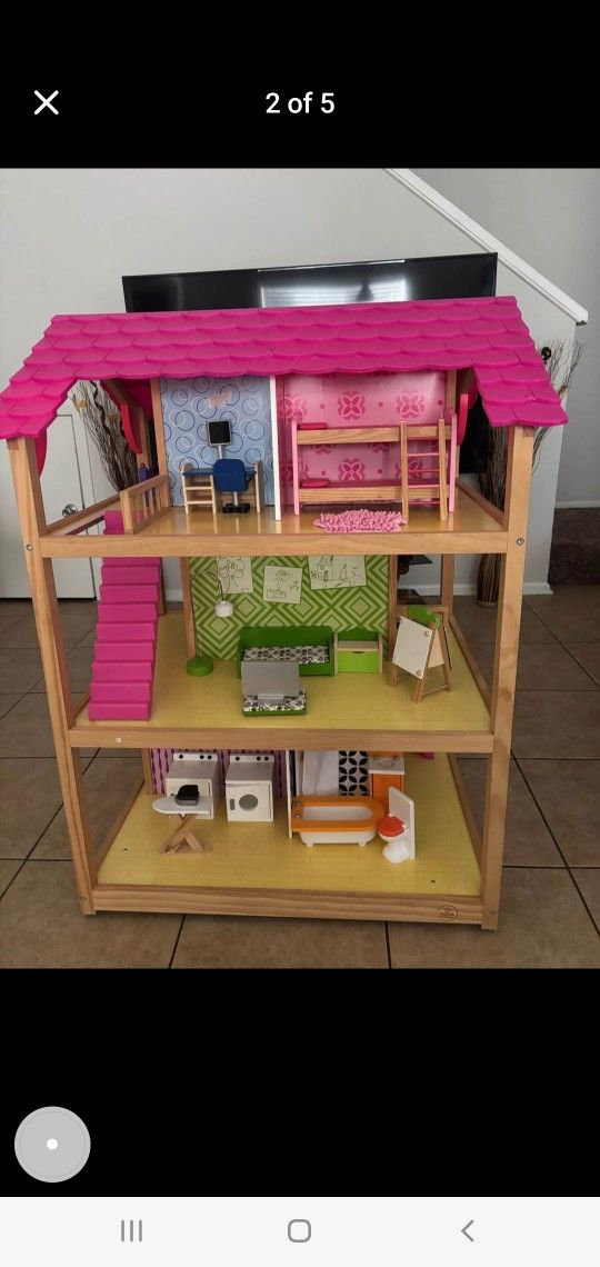 Doll  house an excellent condition