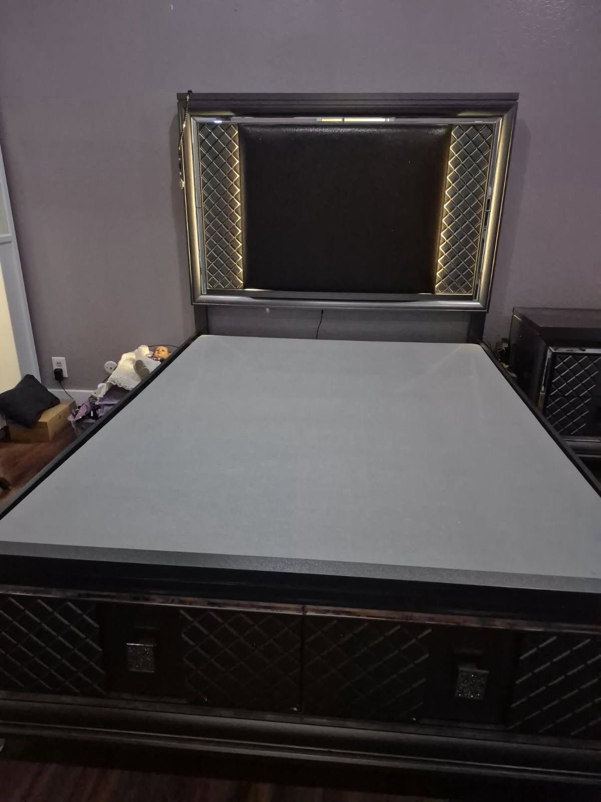 ✨ Modern Glam Queen Bedroom Set – 3 Piece Set ✨