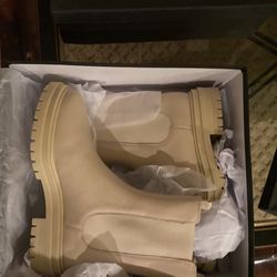 Tony Bianco size 9 vanilla color boots.
