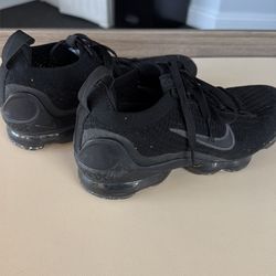 NIKE Air Vapor Max  size 5