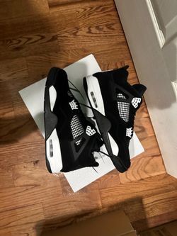 Jordan 4 white Thunder size 10.5