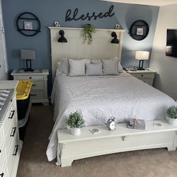 Bedroom Set Brand New 3 Weeks Old