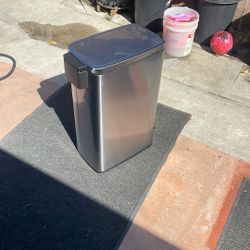 Trash Can 