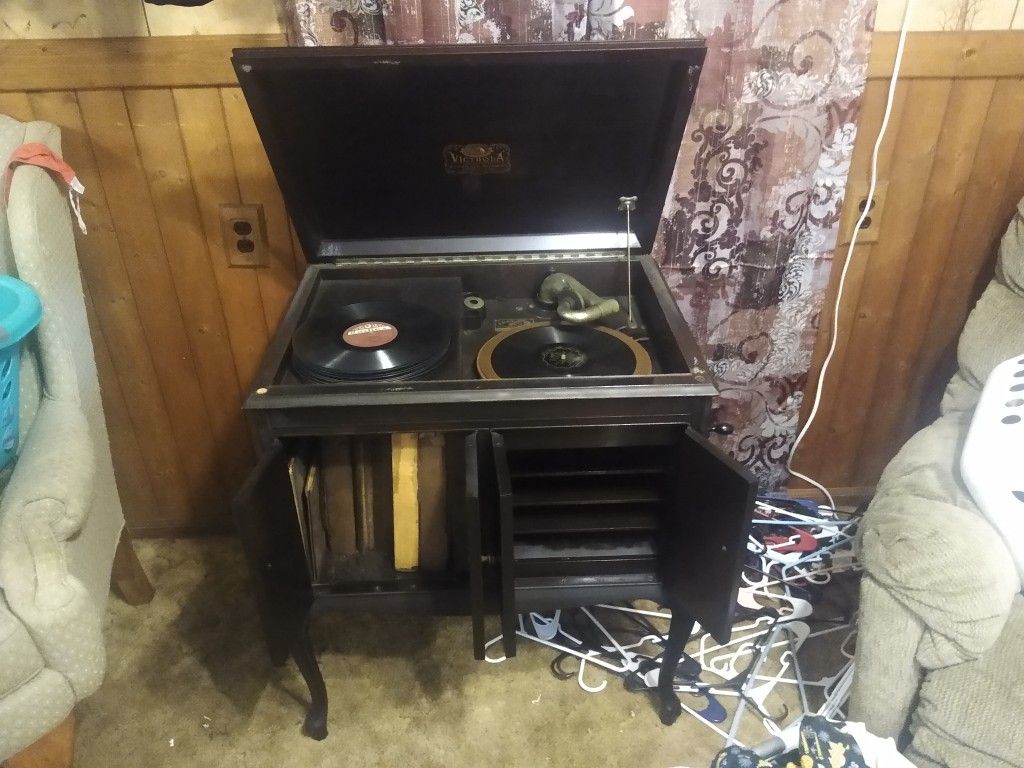 Crank phonograph player