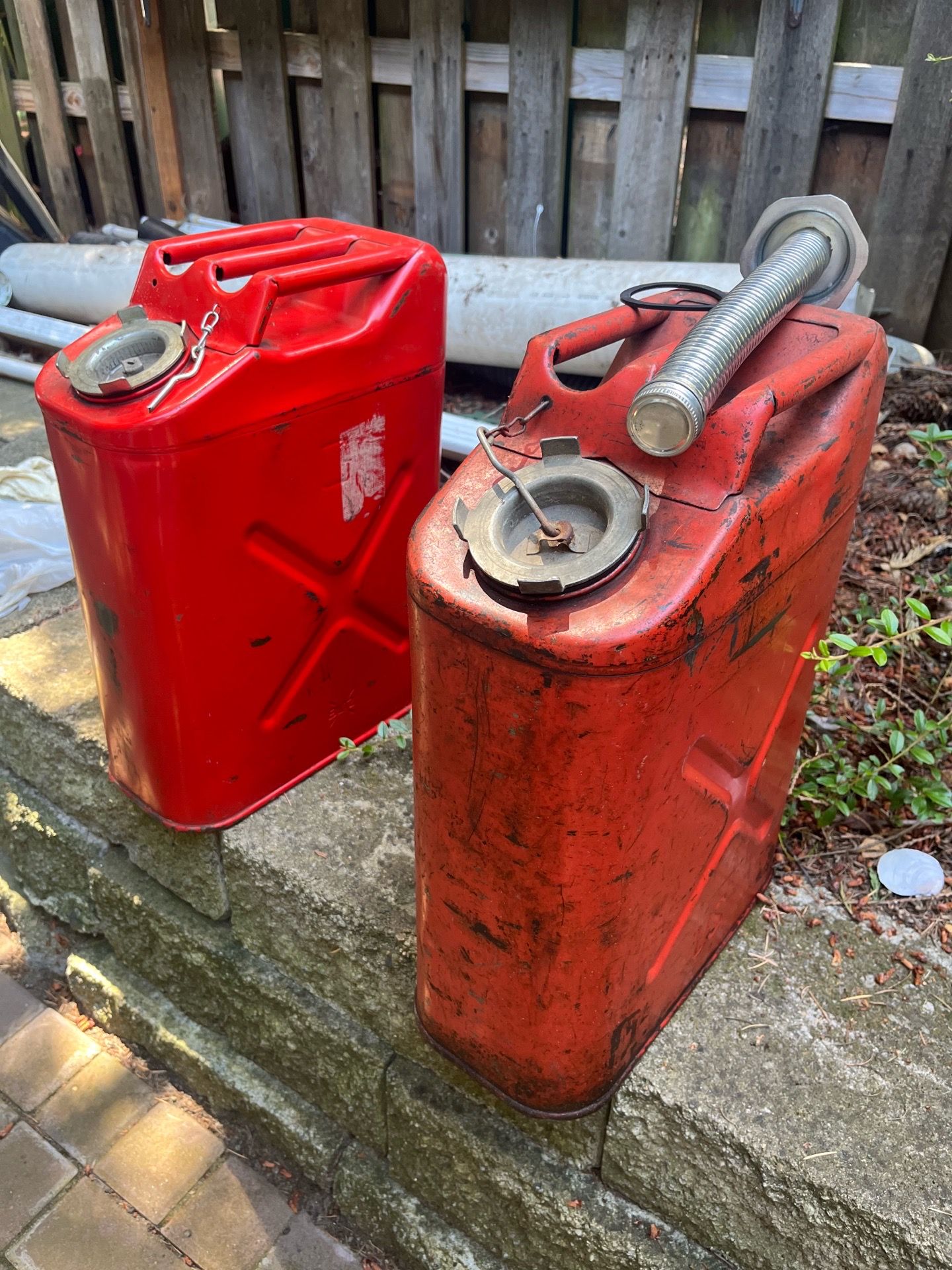 Heavy duty 5 gal gas cans