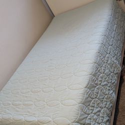 Twin Bed Frame/Metal Box Spring