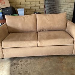 Sofa Bed / Sleeper Sofa – Excellent Like-New Condition