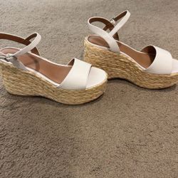 Universal thread white sandals Gently used size 8 4.25in wedge heel