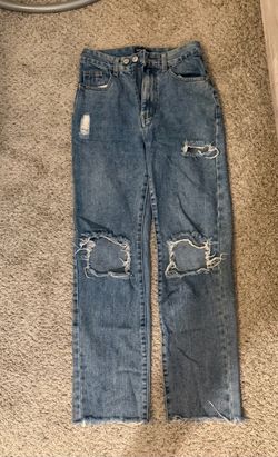 PRETTYLITTLETHING RIPPED JEANS SIZE 0/2