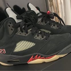 Air Jordan 5s Size 7 — Authentic — Great Condition -- 70$ OBO